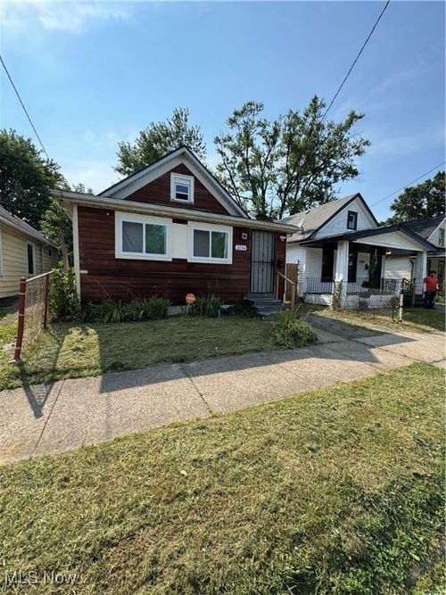 3204 W 71st St, Cleveland, OH, 44102-5209 | Card Image