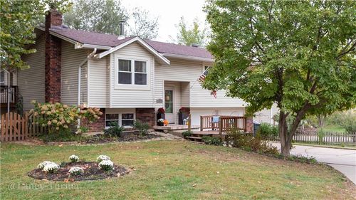 102 S 3rd Ct, Lansing, KS, 66043-1611 | Card Image