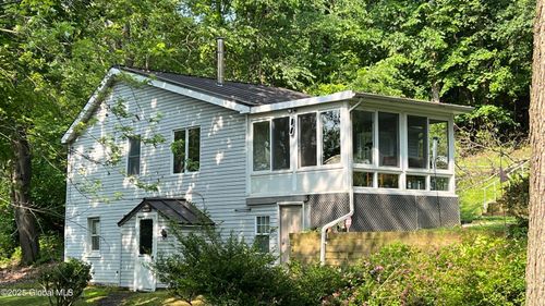 5 Robbins Ave, Troy, NY, 12180-5529 | Card Image