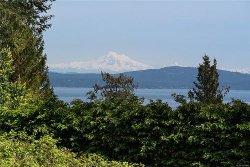 805 Yole Pl, Saanich, BC, V8Y3B1 | Card Image