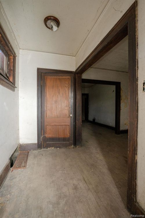 2574 Baldwin St, Detroit, MI, 48214-1769 | Card Image