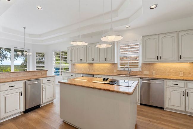 403 Hazeltine Dr, House other with 4 bedrooms, 3 bathrooms and 4 parking in Lakeway TX | Image 9