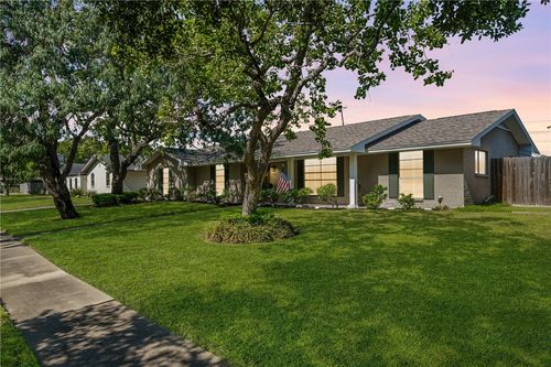 53 Camden Pl, Corpus Christi, TX, 78412-2652 | Card Image