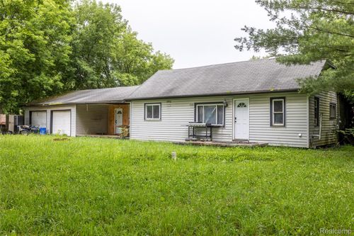 8053 Leadley Ave, Mount Morris, MI, 48458-1782 | Card Image