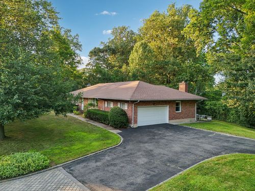 22 Reynolds Rd, Glen Cove, NY, 11542-1437 | Card Image