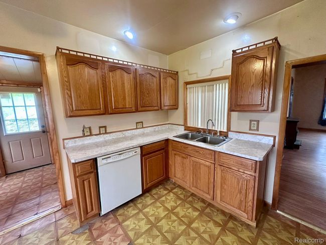 1 1 St St, House other with 3 bedrooms, 1 bathrooms and null parking in Yale MI | Image 10