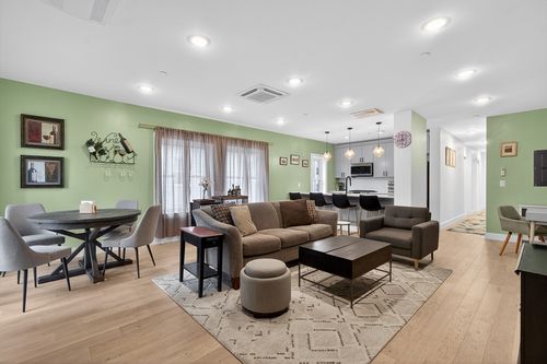 4-208 Spencer Ave, Chelsea, MA, 02150-2218 | Card Image