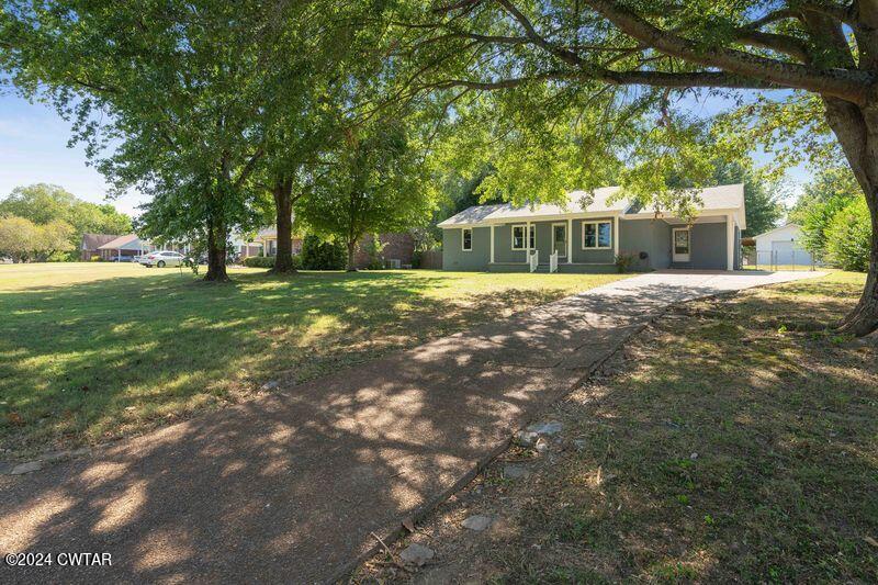 Hedgewood Dr, Lexington, TN 38351