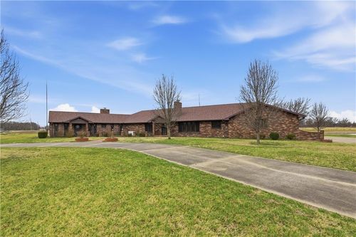 1055 S 200th St, Pittsburg, KS, 66762-6827 | Card Image