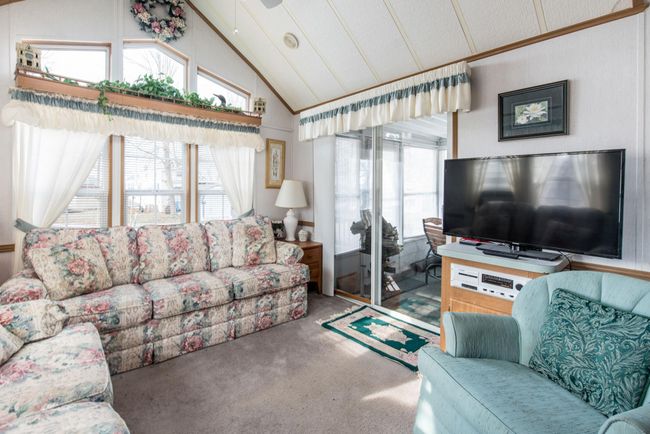 Living Room | Image 7