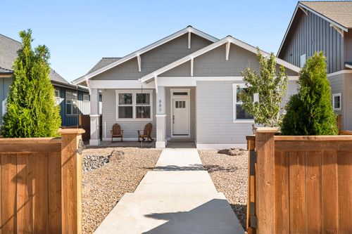 880 Nw 19th St, Redmond, OR, 97756-2174 | Card Image