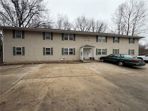 8208 Chas Circle, Pleasant Valley, MO, 64068 | Card Image