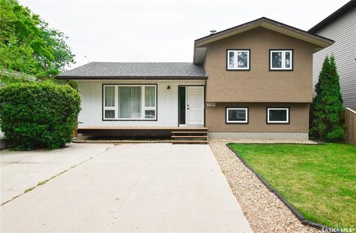 2315 St George Ave, Saskatoon, SK, S7M0K9 | Card Image