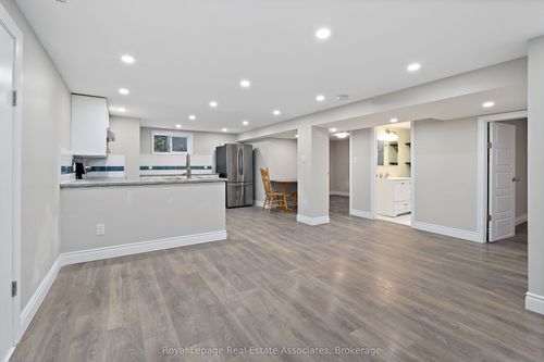 22 Byron St, Georgetown, ON, L7G3W5 | Card Image