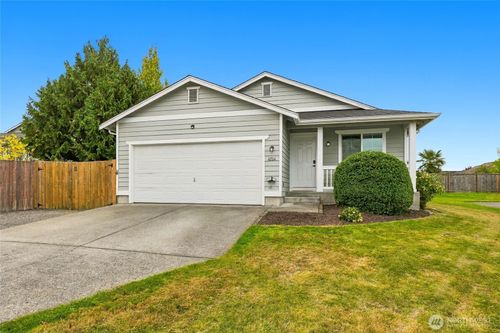 4704 60th Dr Ne, Marysville, WA, 98270-9566 | Card Image