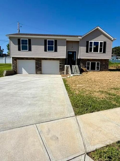 936 Hobart Ave, Logan, OH, 43138-2820 | Card Image
