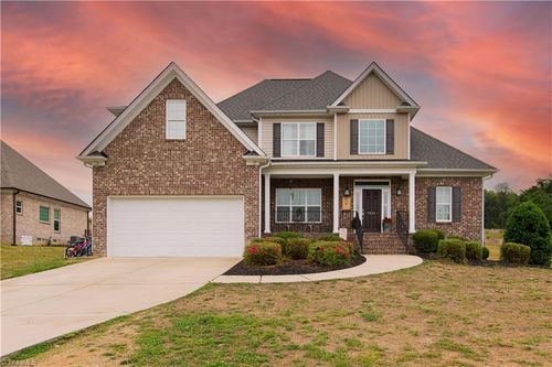 7614 Sir William Dr, Kernersville, NC, 27284-9805 | Card Image
