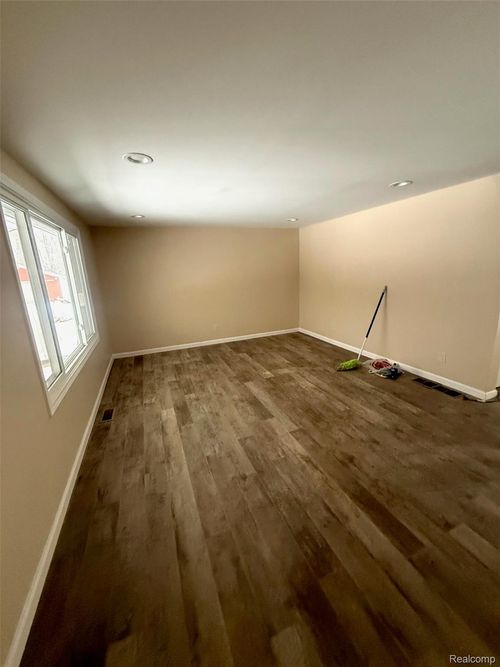 1425 S Cemetery Road, Kingston Township, MI, 48729 | Card Image