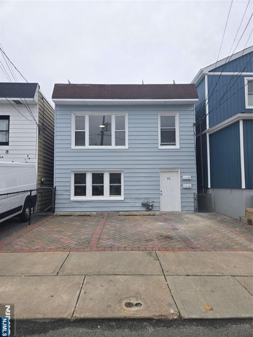 82 Grant St, Fairview, NJ, 07022-1931 | Card Image