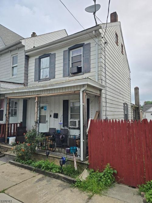 21 Railroad Ave, Phillipsburg, NJ, 08865-3211 | Card Image