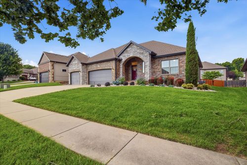 597 E Selby Dr, Nixa, MO, 65714-8396 | Card Image