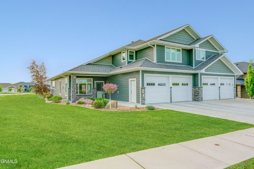 1424 Community Loop, Bismarck, ND, 58503-7433 | Card Image