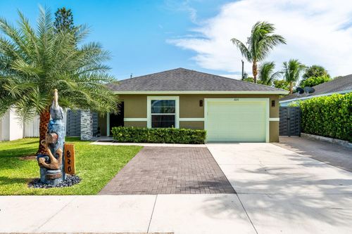 820 Selkirk St, West Palm Beach, FL, 33405-3138 | Card Image