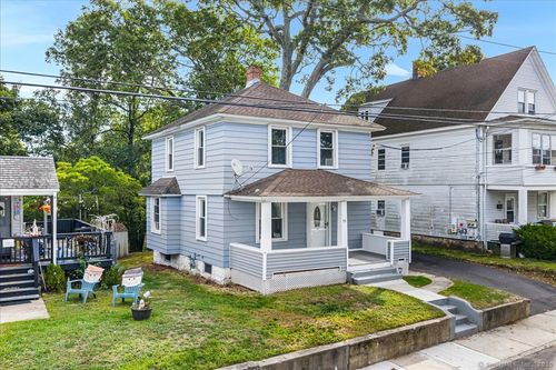 55 Raymond St, New London, CT, 06320-3831 | Card Image