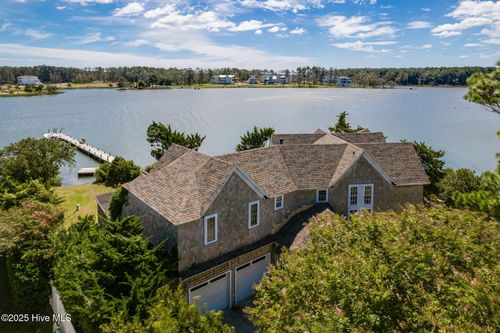 102 Gibbs Cir, Beaufort, NC, 28516-1572 | Card Image