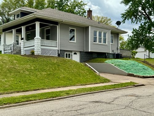2038 N Myrtle St, Davenport, IA, 52804-2045 | Card Image