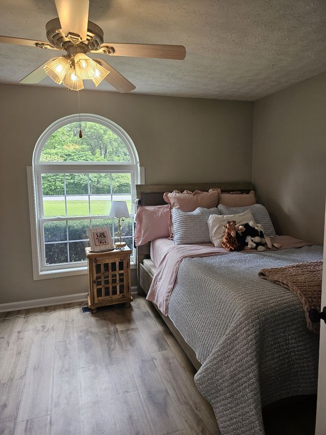 This guest room is very spacious and has a ton of natural light. | Image 25