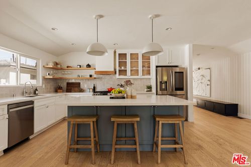 6448 Peach Ave, Van Nuys, CA, 91411-2914 | Card Image