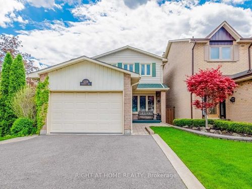 1229 Underwood Drive, Mississauga, ON, L4W3M9 | Card Image