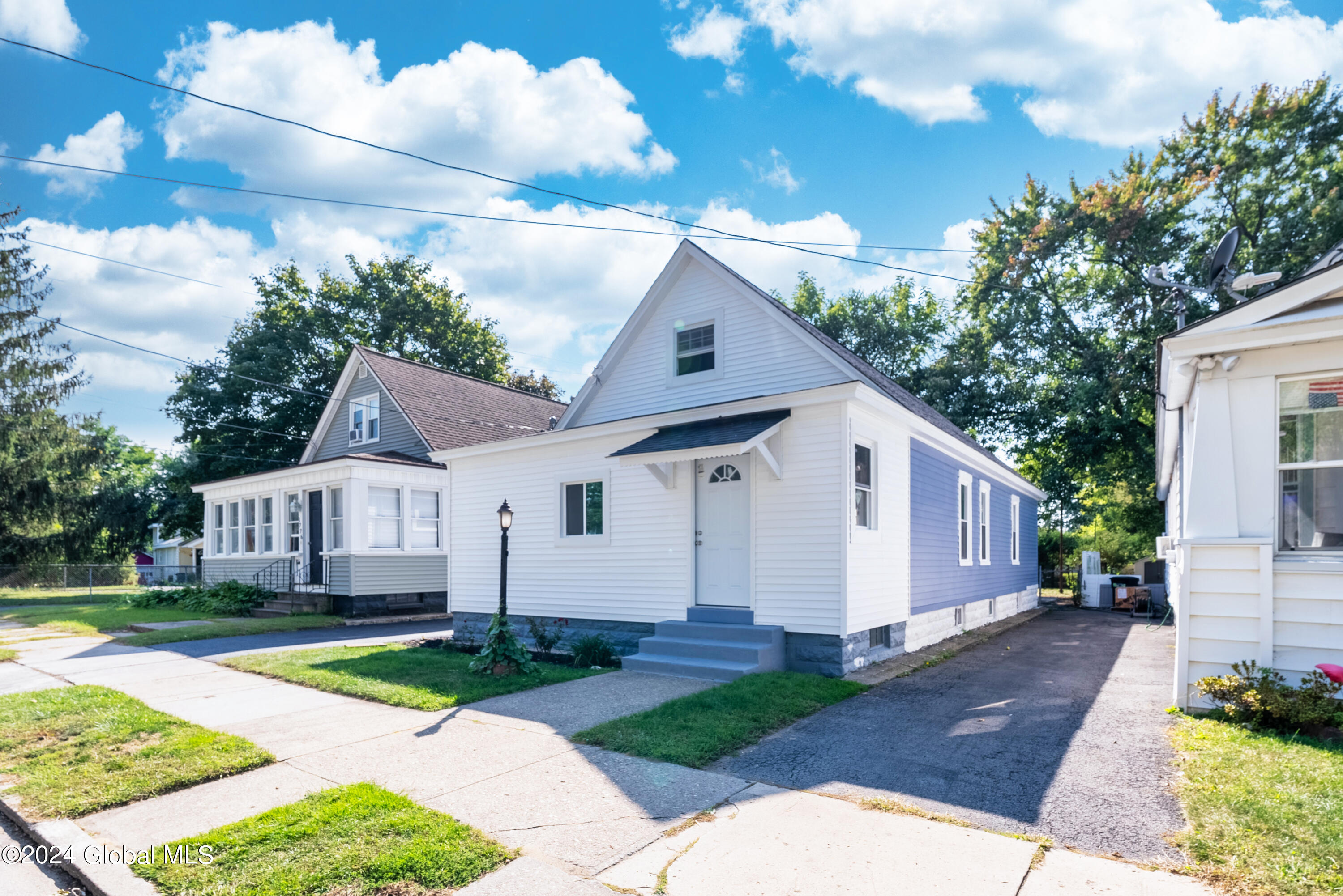 Avenue H , Schenectady, NY 12304