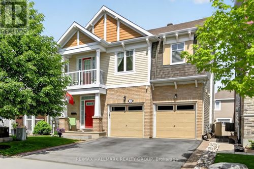 33 Summitview Dr, Kanata, ON, K2M2V9 | Card Image