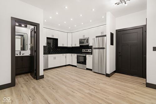 1013 14th St, Columbus, IN, 47201-8073 | Card Image