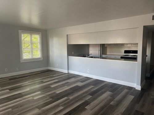 redbud-800 Travis St, Columbus, TX, 78934-1960 | Card Image