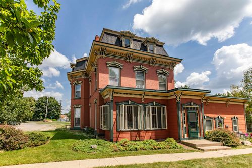 401 S Iowa St, Dodgeville, WI, 53533-1700 | Card Image