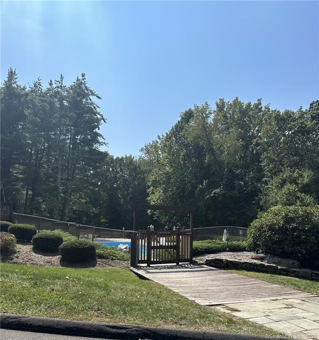2 - 2 Westview Ct, Condo with 2 bedrooms, 3 bathrooms and null parking in Avon CT | Image 17