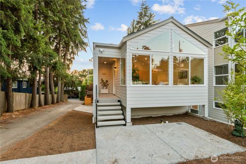 12749 37th Ave Ne, Seattle, WA, 98125-4652 | Card Image