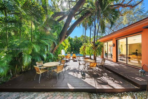 5627 Granada Blvd, Coral Gables, FL, 33146-2610 | Card Image