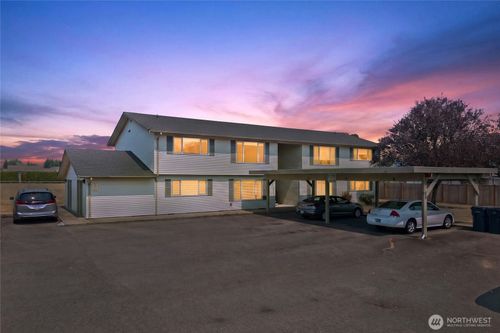 203 Farrelly St, Enumclaw, WA, 98022-9490 | Card Image