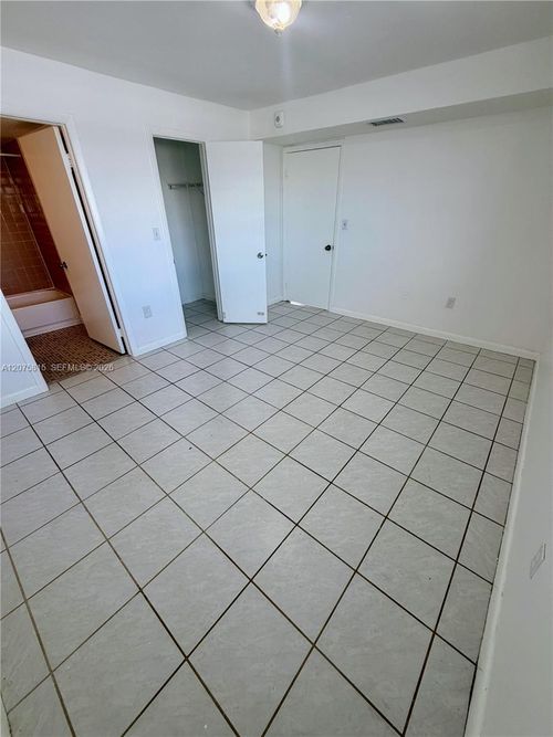 404-2001 Bay Drive, Miami Beach, FL, 33141 | Card Image
