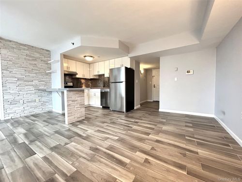 apt-3c-63-47 Booth St, Rego Park, NY, 11374-2048 | Card Image