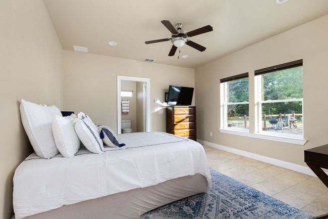 This flexible space is ideal for multigenerational living or accommodating long-term guests. | Image 27