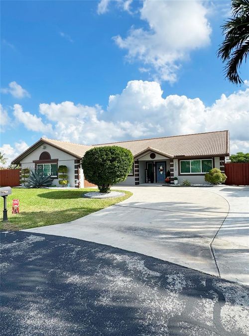 15500 Carriage Ct, Davie, FL, 33331-2572 | Card Image
