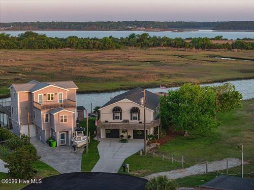 3083 3rd St, Surf City, NC, 28445-8628 | Card Image