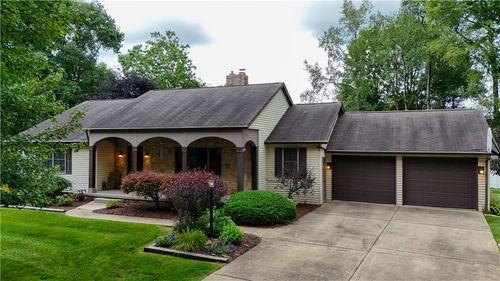 40 Forest Glen Dr, Grove City, PA, 16127-6356 | Card Image