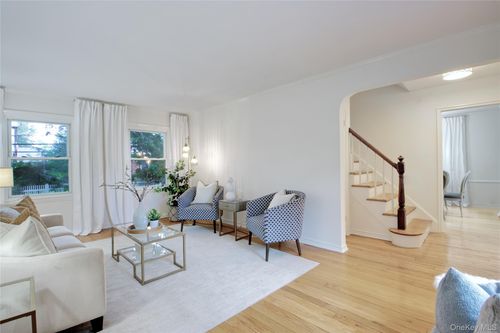 153 Meadow St, Garden City, NY, 11530-6633 | Card Image