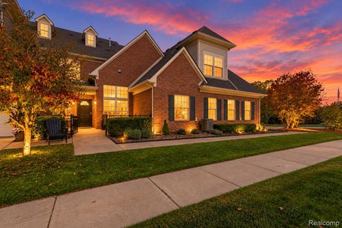 7813 Ambassador Dr, Shelby Twp, MI, 48316-5367 | Card Image